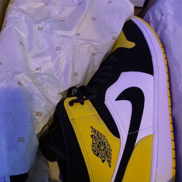 Yellow toe Jordan 1’s size 12